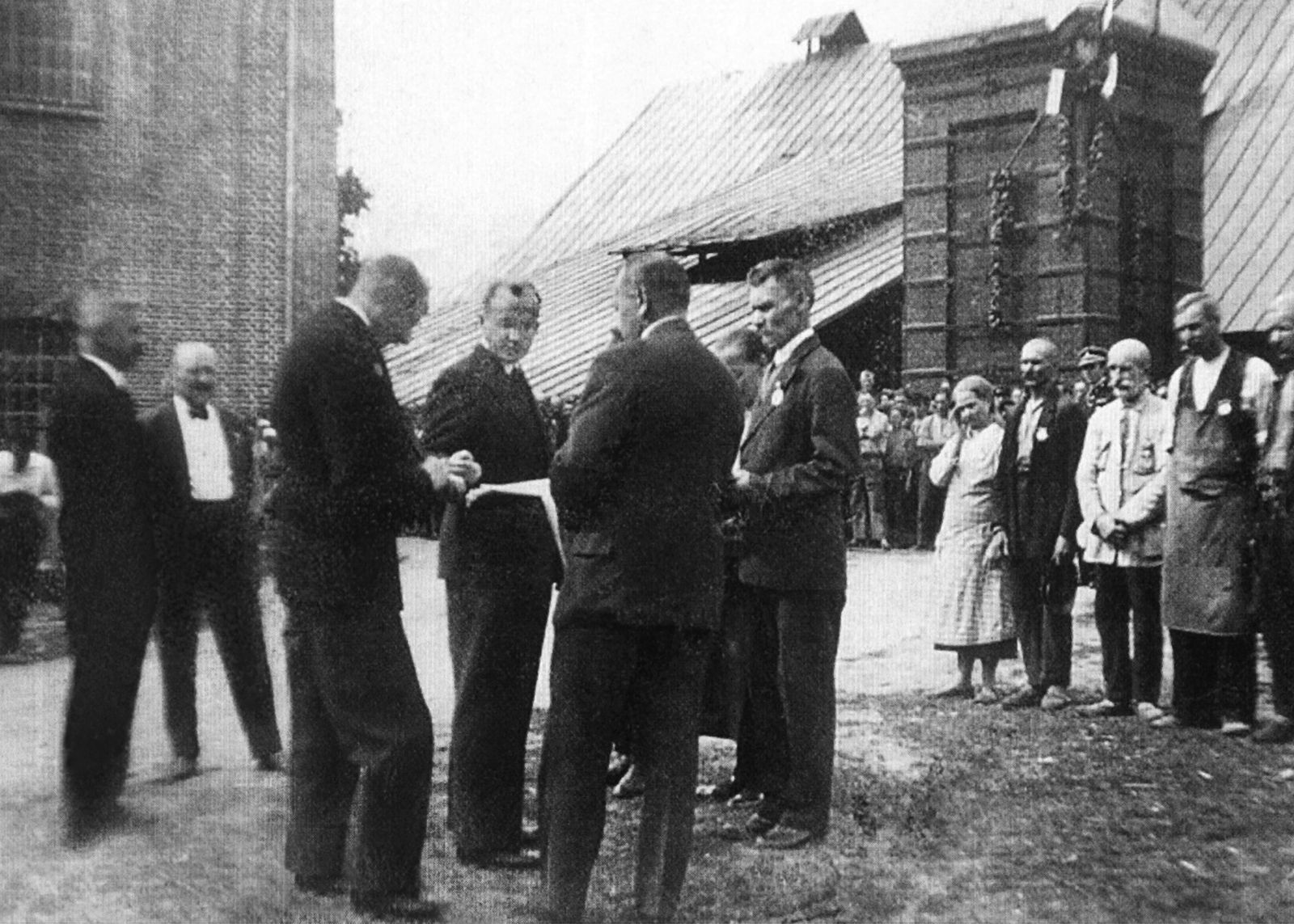 Награждение лучших работников завода. 35-летие компании, 1926