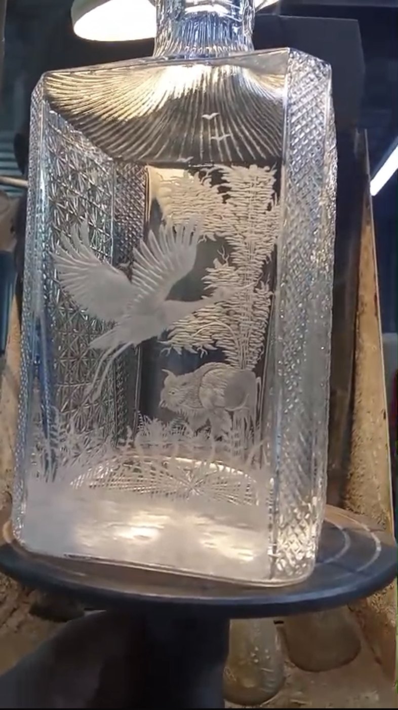 Птицы, гравировка на штофе